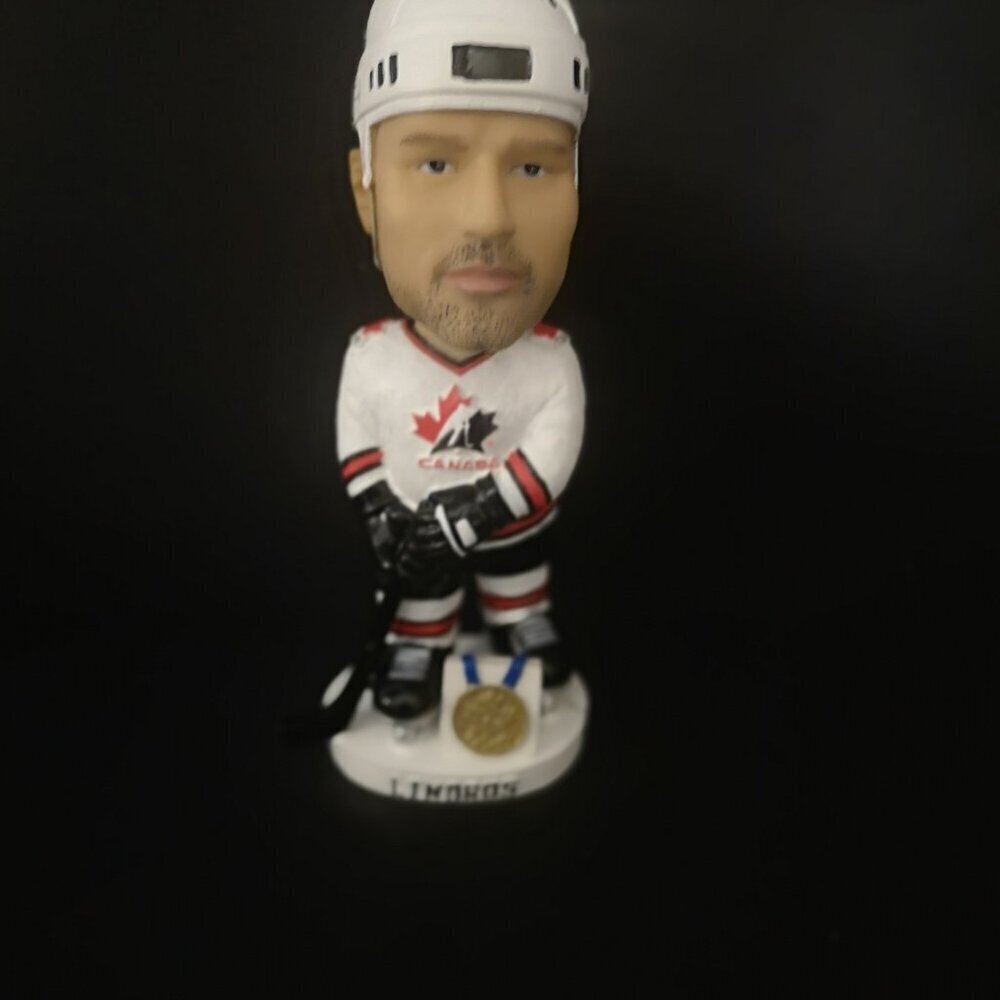 VTG Eric Lindros 2002 Olympic Team Canada Hockey Gold Medal Bobble Head
